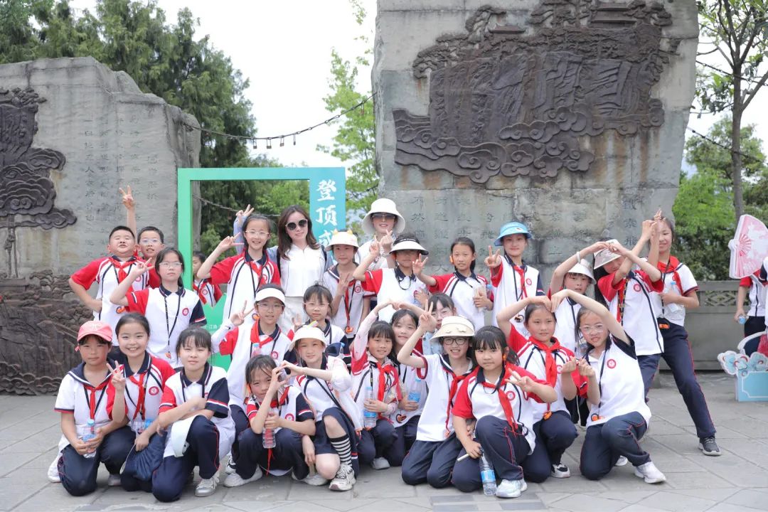 將進酒旅行社研學活動 | 探秘竇圌山，感悟古建智慧！2025年中原愛心學校竇圌山研學活動。